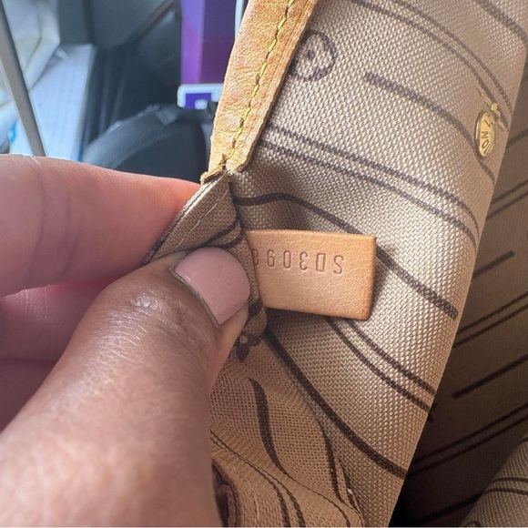 Louis Vuitton MM Neverfull - Picture 9 of 9